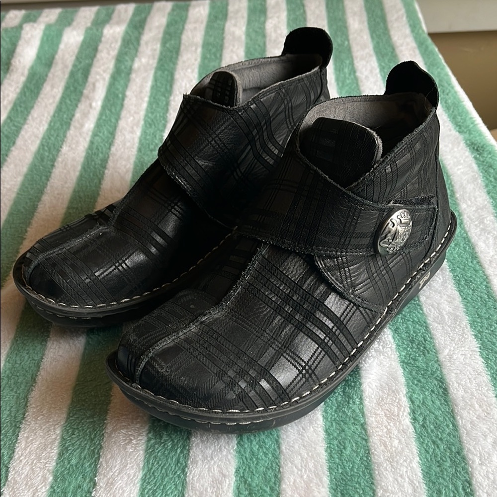 Women’s Allegria black ankle boots size 9/euro 40